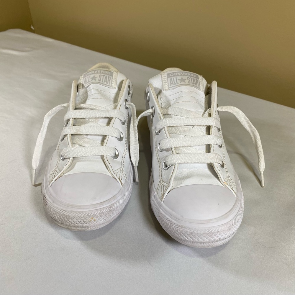 Converse Chuck Taylor All Star Street Slip Junior's Size 2 Sneakers White